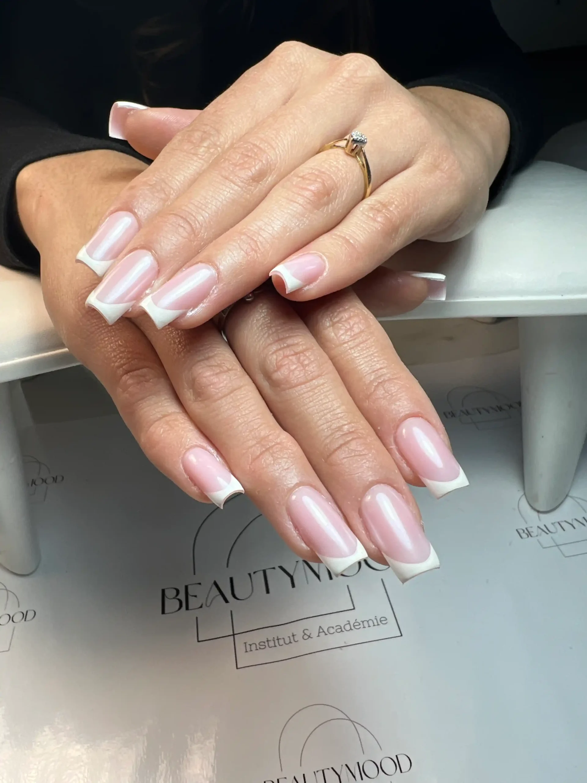 Formation en prothésie ongulaire pour débutantes chez BeautyMood